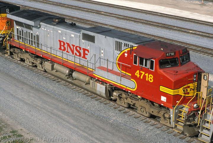 BNSF 4718 C44 9W.jpg